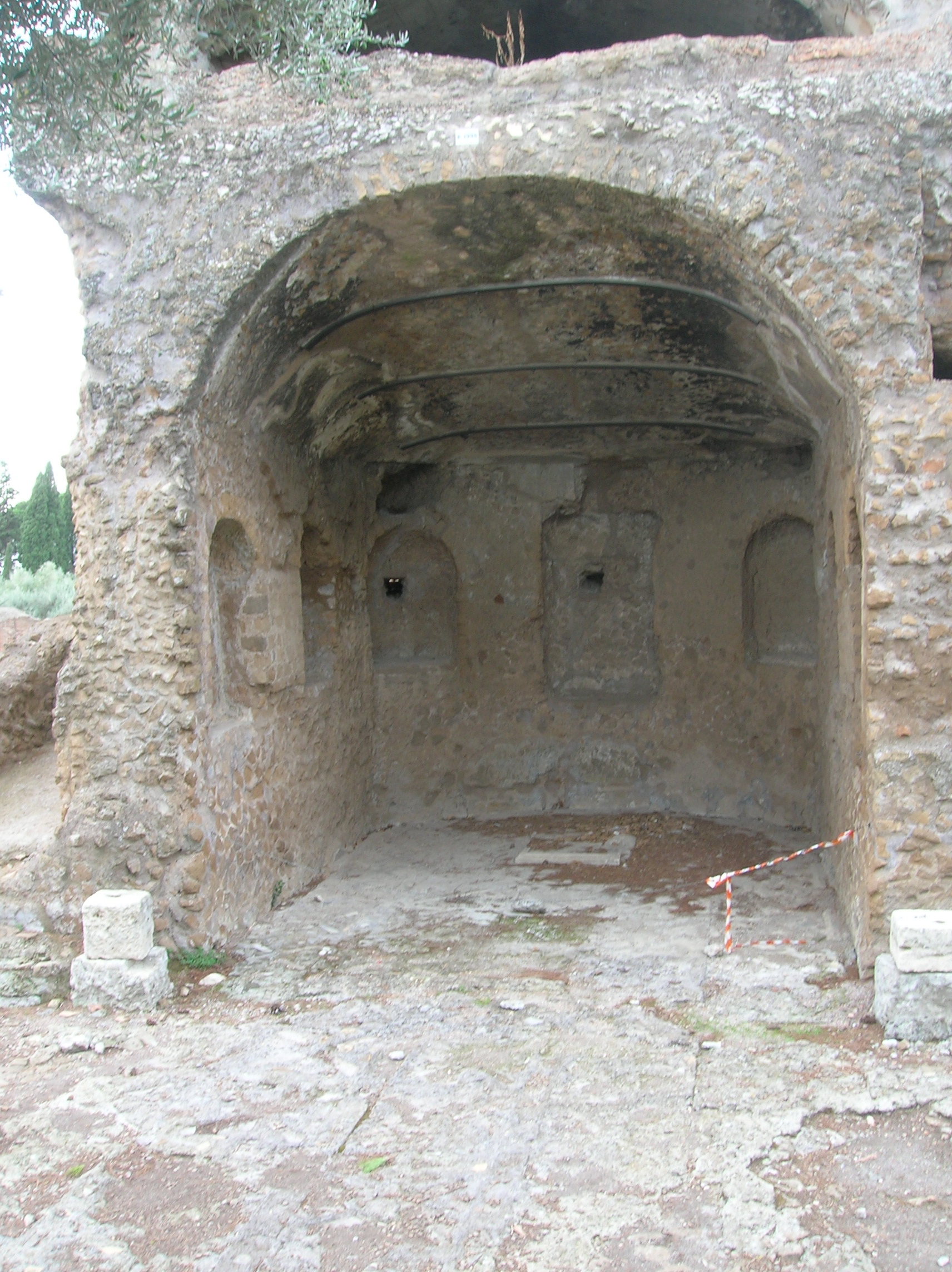 2006-Cortile Biblioteche - 13.jpg